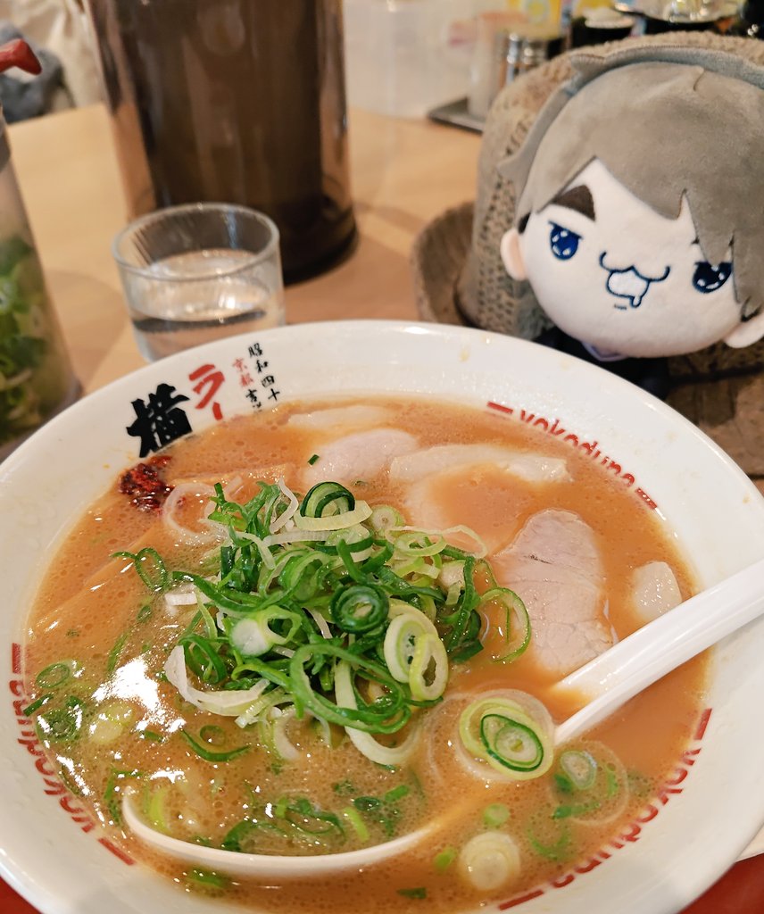 10年ぶり清水寺ーーー
9時半だとまだ空いてました👍帰りの11時はもう混み混み😵‍💫地面が見えない。
寺院近くのうどん屋さんが単品2,000円にビビって三条大橋の🍜屋さんまで歩きました。美味しかった