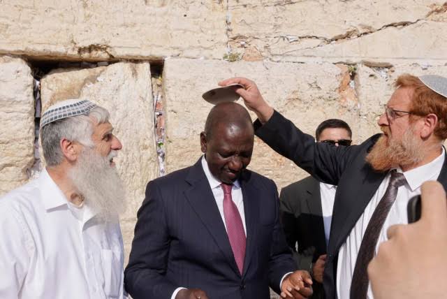 AFRICANDEMOC's tweet photo. Ruto a shameless African sold Kenya to Israel https://t.co/3fID6xKzFR