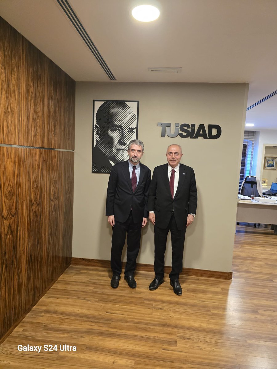 Bugün TÜSİAD’ı ziyaret ederek iş dünyasının gündemine ilişkin verimli bir görüşme gerçekleştirdik. Nazik ev sahiplikleri için teşekkür ederiz