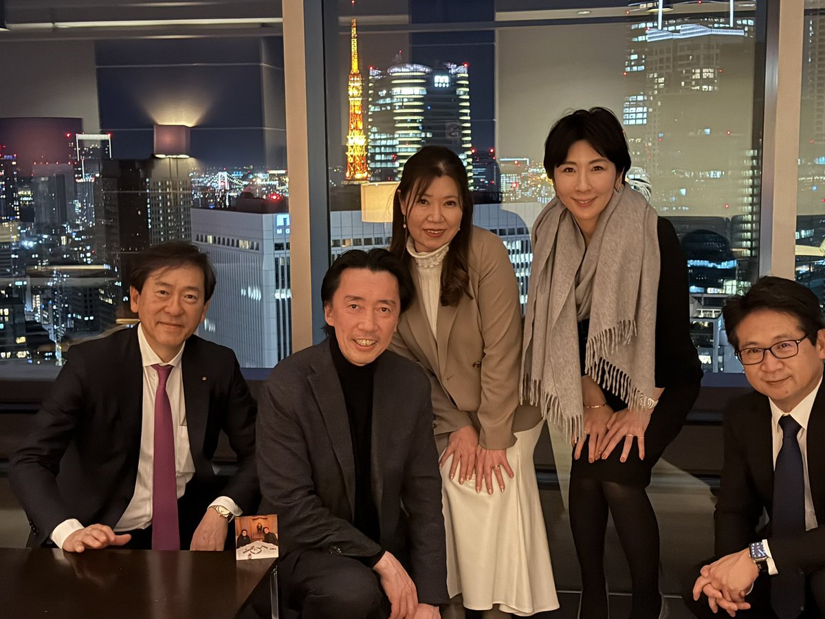 一月の終わりに素敵なお宅訪問。こんな夜景が毎日見れたらすぐ家に帰る！🗼。