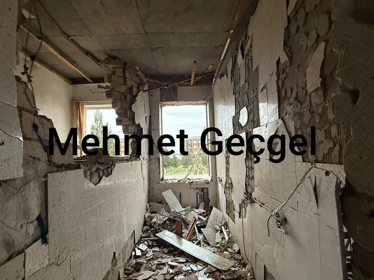 mehmetgecgell's tweet photo. Nahçıvanda bir okulun yanına İran tarafından gönderilen kamikaze İHA düştü, çevredeki evler zarar gördü...iki kişi yaralandı...
.
#sondakika #nahçıvan #naxcivan #IranWar #USIranWar https://t.co/4cUymgtE7a
