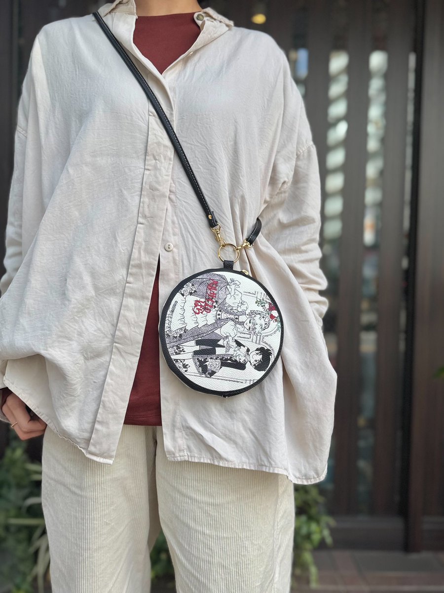 【3/14 販売開始｜Whiteday Release🍪🌹】
ベルばら×柏レザー マンホールポーチ 第7弾が登場✨
ホワイトデーのギフトにはもちろん、自分へのご褒美にもおすすめ。
Harito by NUIZAEMON
店頭またはオンラインにて。
価格：3,300円（税込）
#ベルばら　#ベルサイユのばら　#ハリト柏　#ぬいざえもん柏