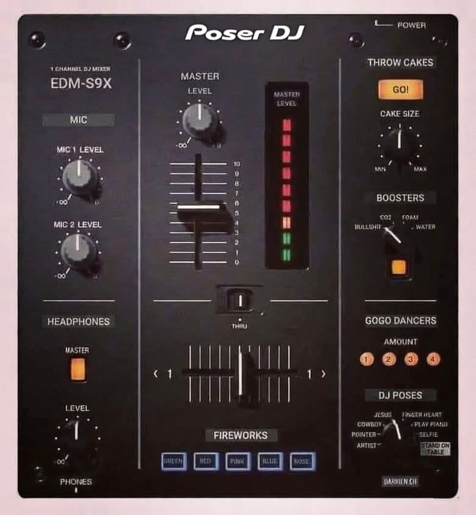 FigodeWit's tweet image. Speciaal voor de pre-mix dj's. Ik dus ook 😝 ... stukken minder ingewikkeld. 😂🤣😅 #mijnniveau #simpel #djlife