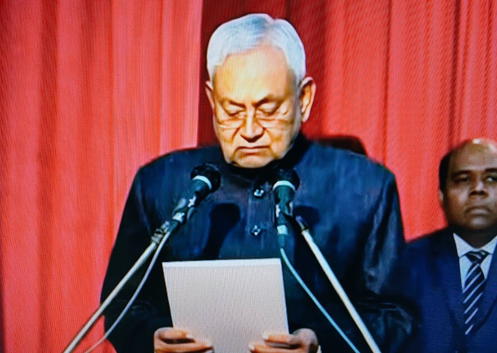 इस सपथ पत्र को पढ़ते पढ़ते नीतीश चाचा के धोले हो गए हैं।
#NitishKumar
#nitishkumarrajyasabha