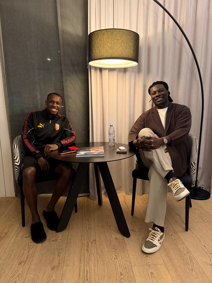 Bafétimbi Gomis tweet media