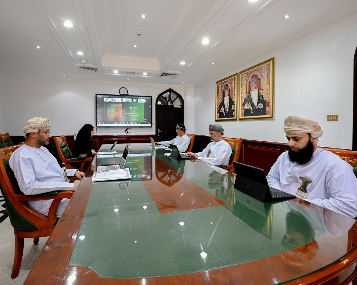 MAFWR_OM's tweet photo. ترأس سعادة الدكتور أحمد بن ناصر البكري، وكيل وزارة الثروة الزراعية والسمكية وموارد المياه للزراعة، وفد سلطنة عُمان المشارك في اجتماع الهيئة التنفيذية للمجلس الدولي للتمور، وذلك عبر تقنية الاتصال المرئي.
ويأتي هذا الاجتماع تمهيدًا لأعمال الدورة السادسة للاجتماع غير العادي لأعضاء المجلس الدولي للتمور، والمزمع عقده في 12 مارس 2026م.
وجرى خلال الاجتماع مناقشة عدد من البنود المتعلقة بتعزيز دور المجلس الدولي للتمور، بما يسهم في رفع فاعليته على المستويين الإقليمي والدولي.