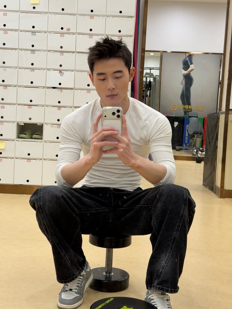 SMan's Man tweet media