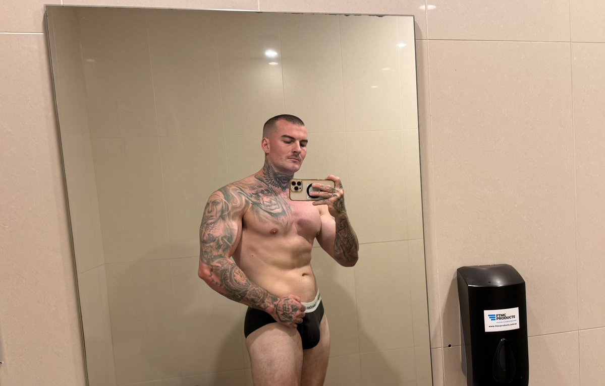 The OG Aussie VERS tradie tweet media