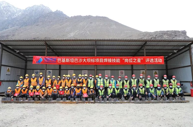 PowerChina_PK's tweet image. #MakingADifference
At POWERCHINA's Diamer Basha Dam Project in Pakistan, local workers have transformed their skills and livelihoods. From daily laborers to skilled welders and machinery operators, their wages and confidence have doubled. A training center with local colleges is