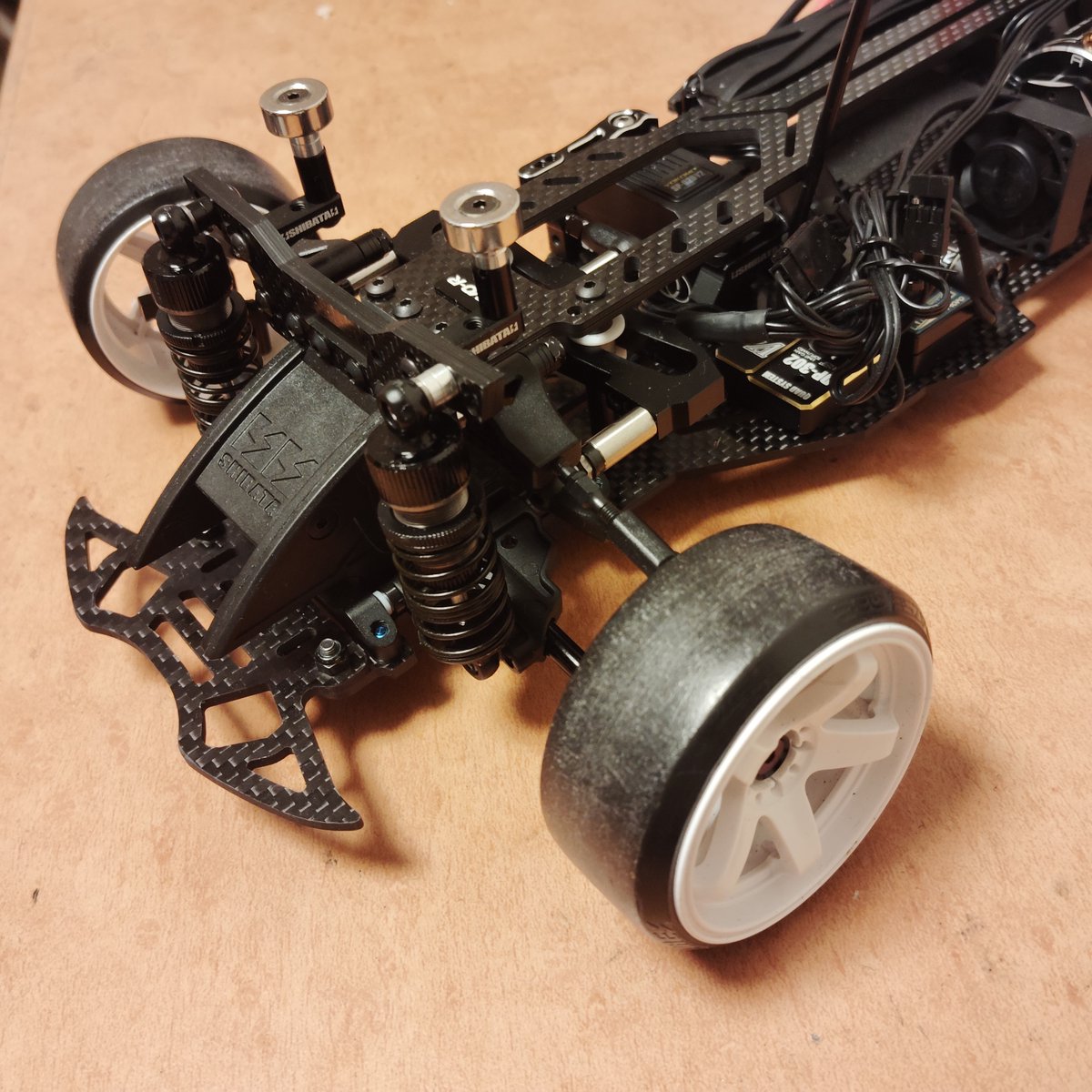 tamtamnagoya's tweet photo. 【RC】パワーズさんより最近発売になりましたギガルーブ２超低年度をEVO-Rのフロントアクスルベアリングに使ってみました！！ 
この回り・・・エグイっす！！ https://t.co/azzkFb9Hrf