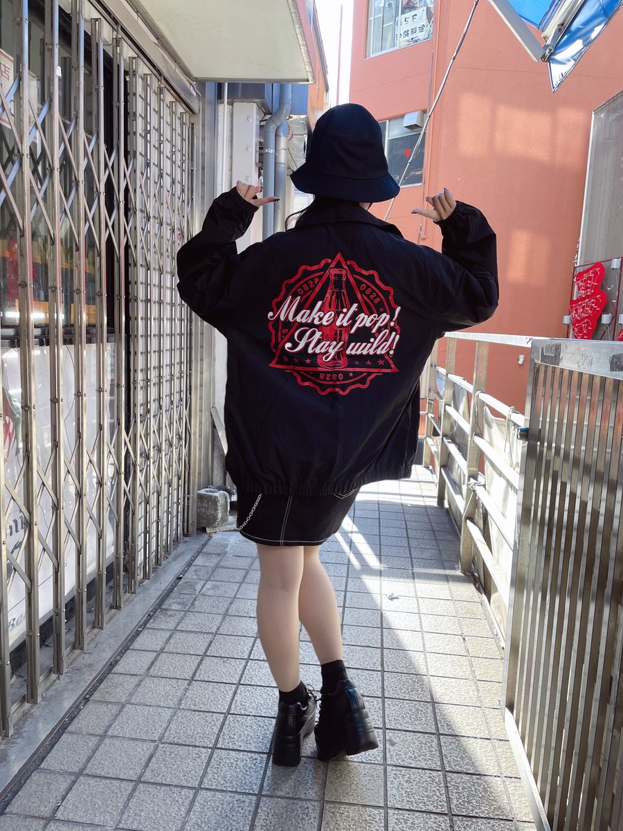 ゲキクロさんとのコラボ、予約スタートしました❣️

テーマは大好きな“コーラ”🥤
身につけてくれたみんなが、コーラみたいに弾けて明るくキラキラした毎日を過ごせますように…！と想いをたくさん込めました✨
私のサインモチーフのポメちゃんもかっこよく吠えています🦁🔥

ぜひお見逃し無く☑️✨️