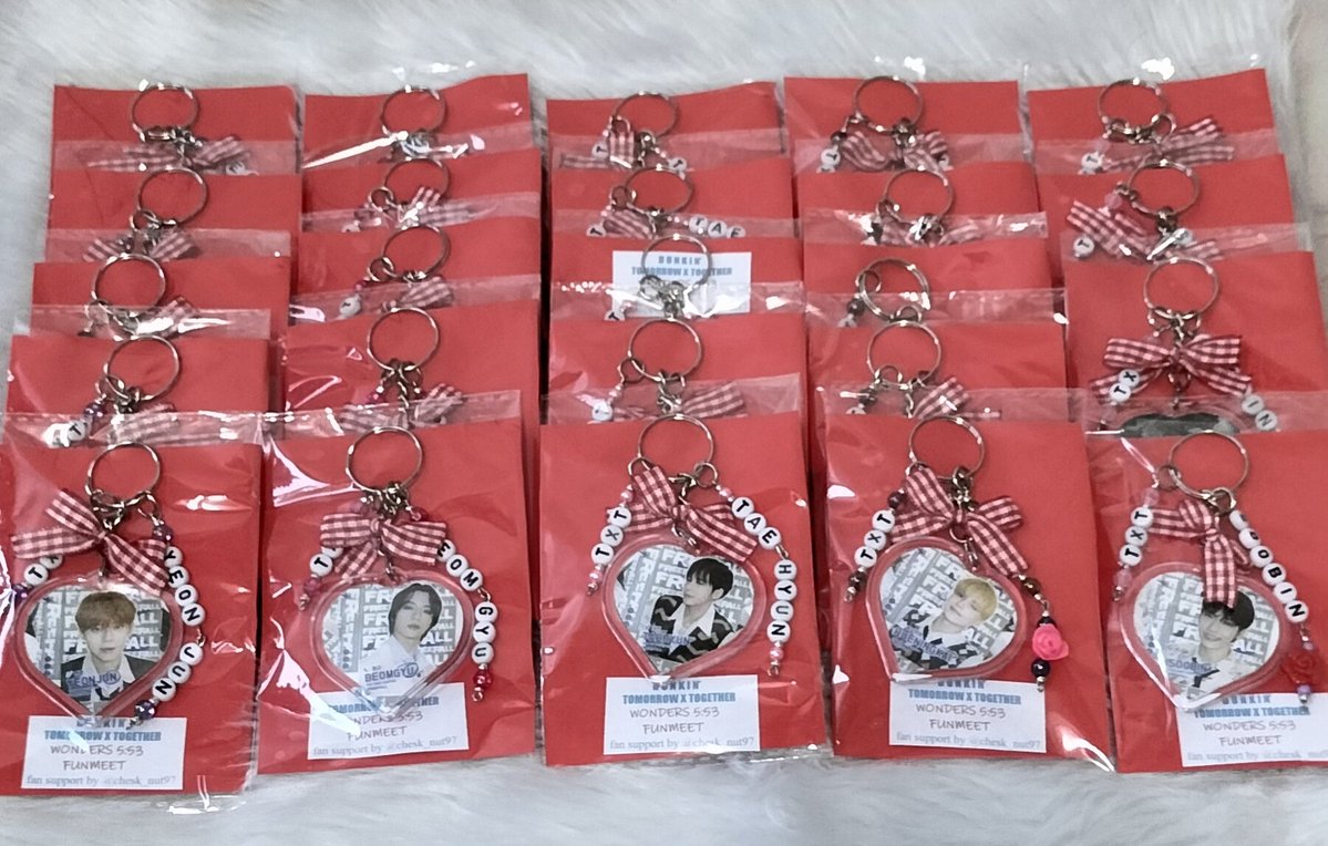 ° ☆ TXT x Dunkin' ☆ °
 wonders at 553 funmeet
⭑fan support by <a href="/chesk_nut97/">ber_nice</a>

➴ like &amp; RT 
➴ vv limited quantity 
➴ open for trade 

#DunkinPH_TXT #DunkinPH_WondersAt553
#TOMORROW_X_TOGETHER