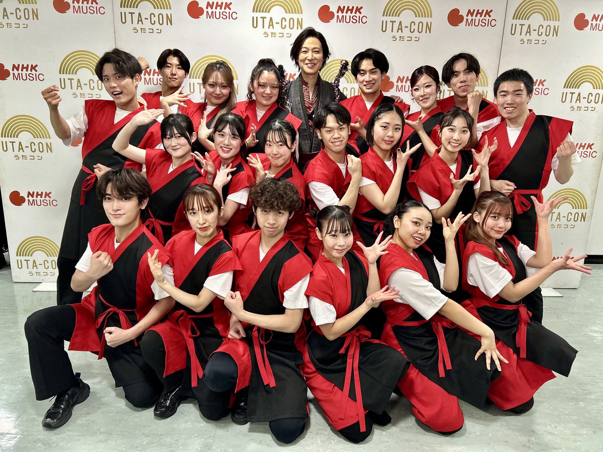 osm_da's tweet photo. 「NHK うたコン3月3日拡大版スペシャル！ 節目の春に贈る 絆のうた」
演歌界の貴公子　山内惠介さんの新曲『この世は祭り』(2/25 発売)に20名の在校生がダンサー出演させて頂きました🚩
山内惠介さんのパワ��ルな歌声に魅了され、心に残るシーンとなりました🎙️ https://t.co/i4MzMfpt2r