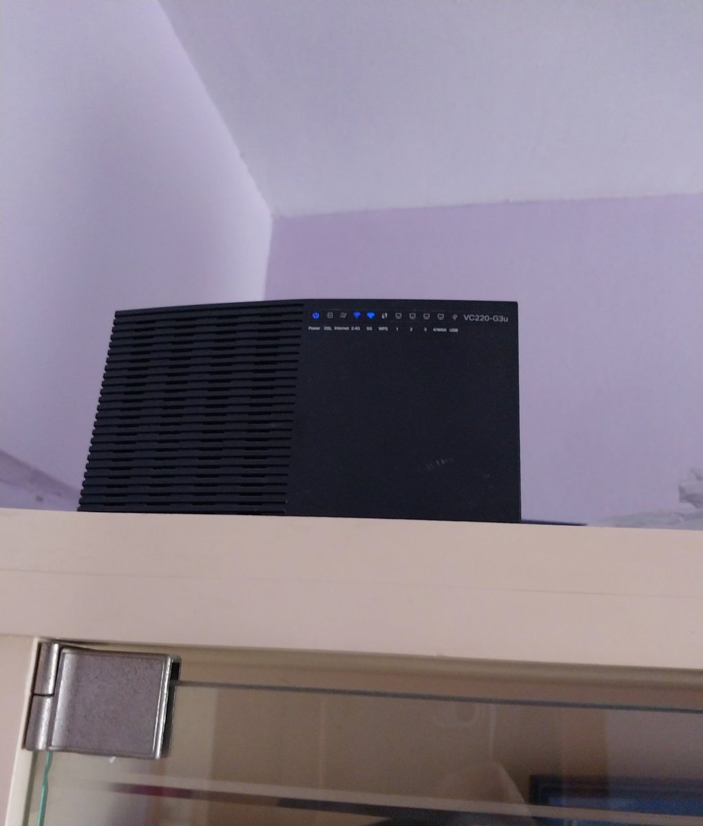 mmavi547's tweet photo. Dün akşam saatlerinde internetimiz kesildi sabah 04.30 gibi gelicegi söylendi saat 13.30 oldu hala internet  hizmeti alamıyorum   @TurkTelekom  @TTDestek @umitonaltr https://t.co/0kpQljuRgk