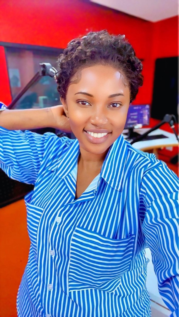 882SanyuFM's tweet photo. It’s Lunchtime!, Drop those song requests and let them be played! 
#Allrequestlunchhour | #SanyuFMLounge https://t.co/hDwz1gtbY7