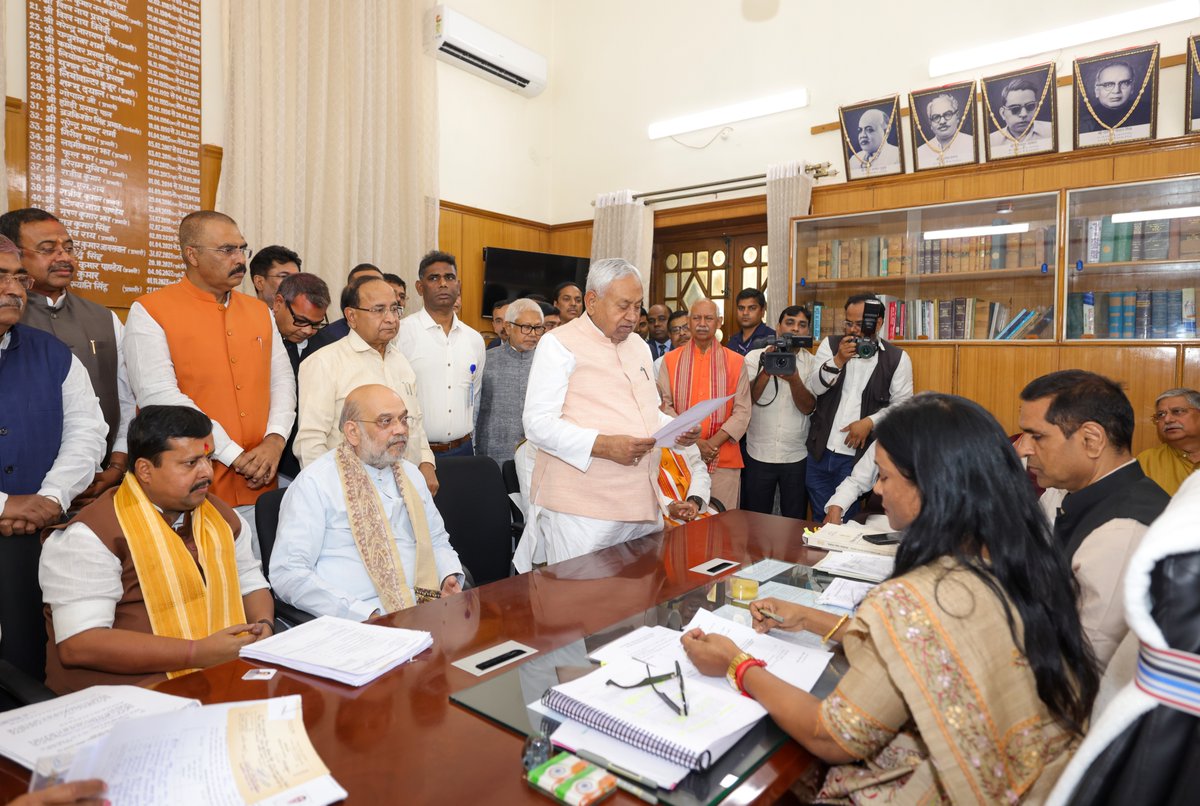 श्री <a href="/NitishKumar/">Nitish Kumar</a> जी ने बिहार से राज्यसभा सदस्य का आज नामांकन भरा है। 
बीते दो दशकों से बिहार की जनता के कल्याण के लिए आपकी प्रतिबद्धता और समर्पित नेतृत्व ने प्रदेश को जंगलराज से मुक्त कर विकास और सुशासन की दिशा में आगे बढ़ाया है। जनसेवा का आपका व्यापक अनुभव तथा नीति-निर्माण की