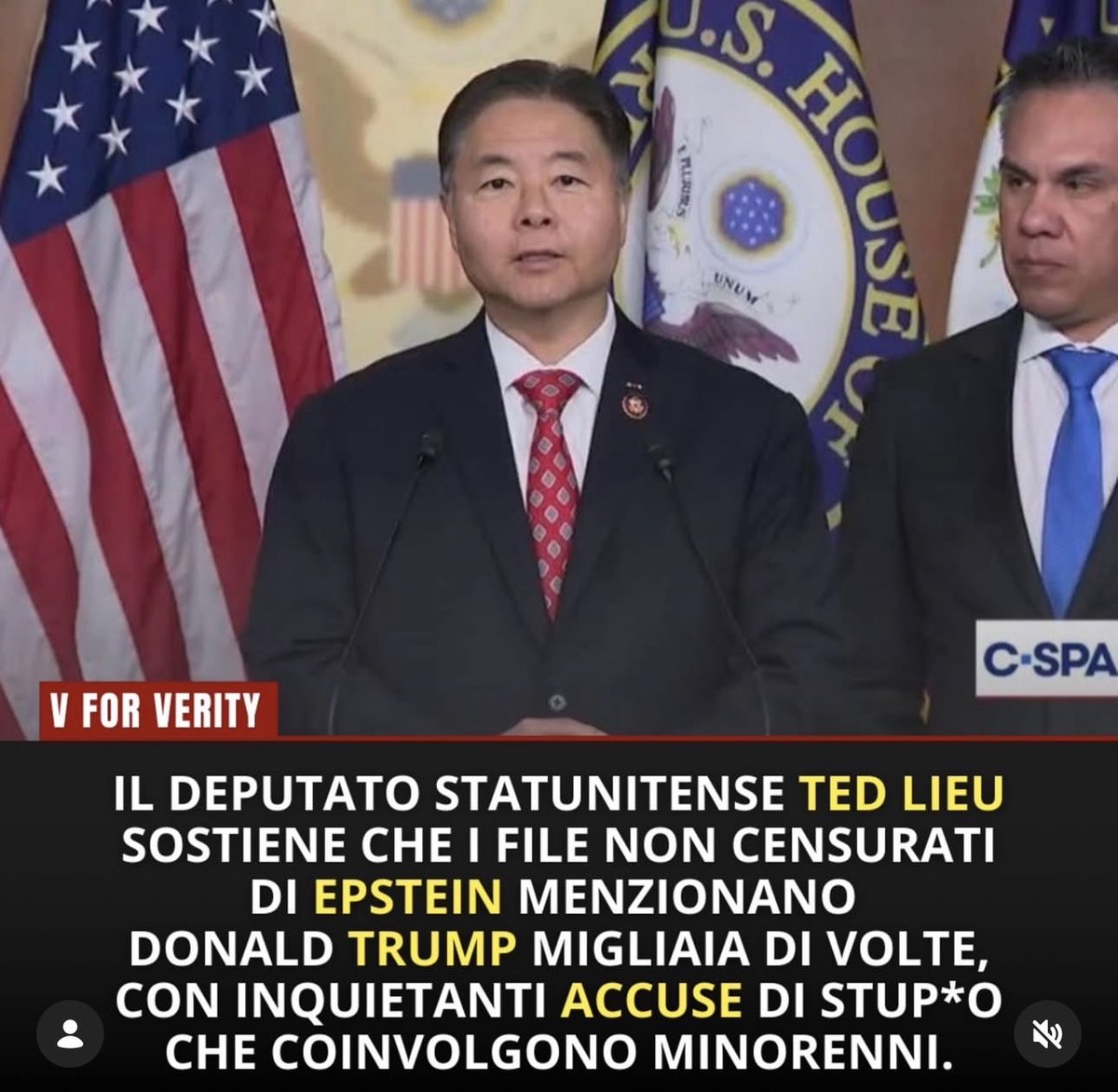 Vespgian's tweet photo. @CarloCalenda Parlaci di questo pagliaccio https://t.co/Ammda0TlaA