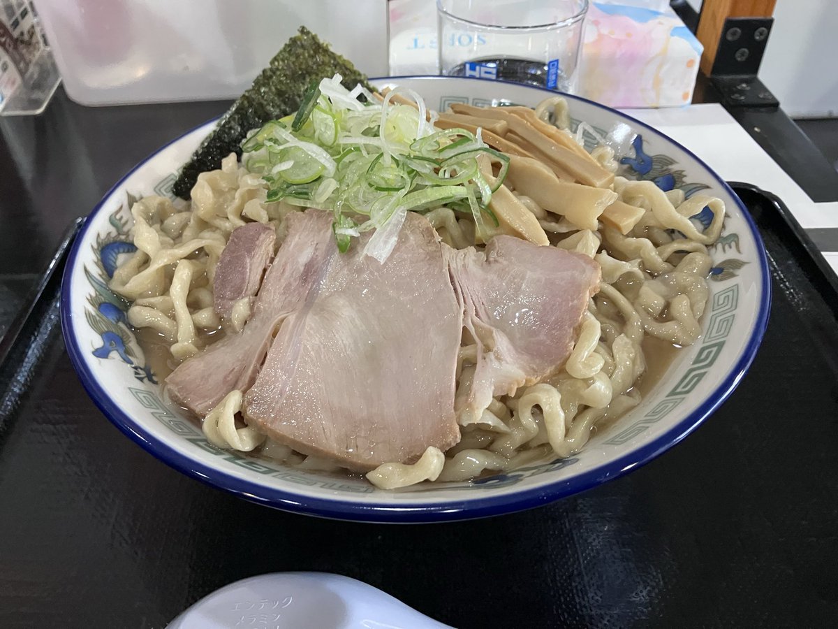 zen321prmstr's tweet photo. #ラーメン
火曜日のお昼の煮干しラーメン https://t.co/E61pBOidap