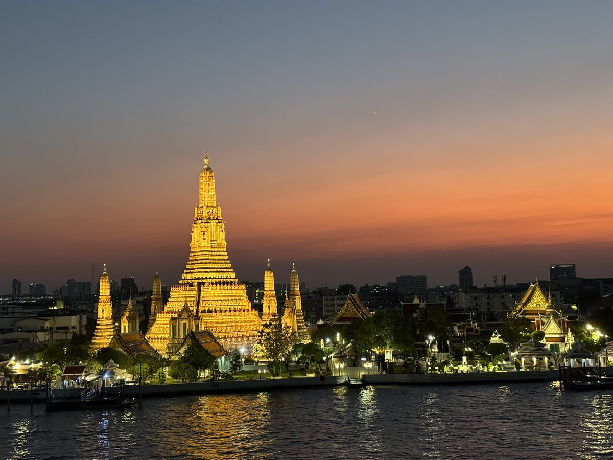 analog housewife tweet media