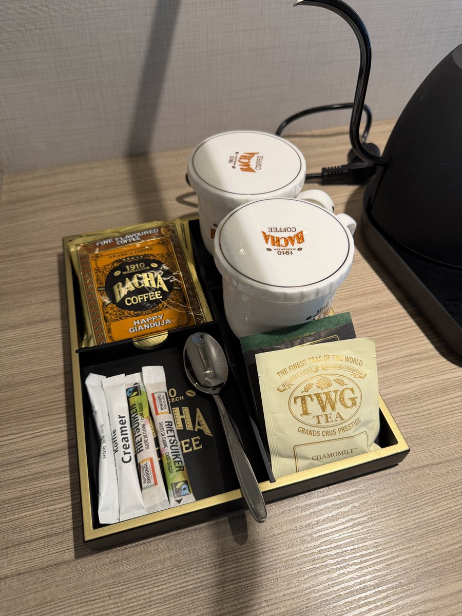 部屋備え付けのポットがバシャコーヒー！ もちろんコーヒーも☕️ 紅茶