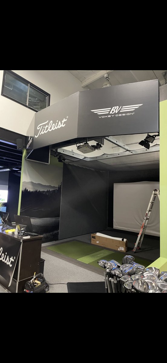 AutoTizeWraps's tweet photo. Golf branding - hitting bay wall murals @Titleist https://t.co/MmEmjzlL1b