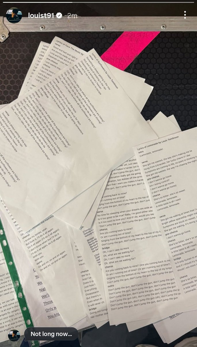 spinorbinmusic's tweet image. Louis Tomlinson shares the setlist he’s preparing for his upcoming tour, including a 1D classic 😍✨

• Lemonade  
• Jump The Gun  
• Sunflowers 
• The Observer 
• Broken Bones  
• Face The Music 
• Angels Fly 
• Sanity  
• Night Changes (#OneDirection)

#LouisTomlinson