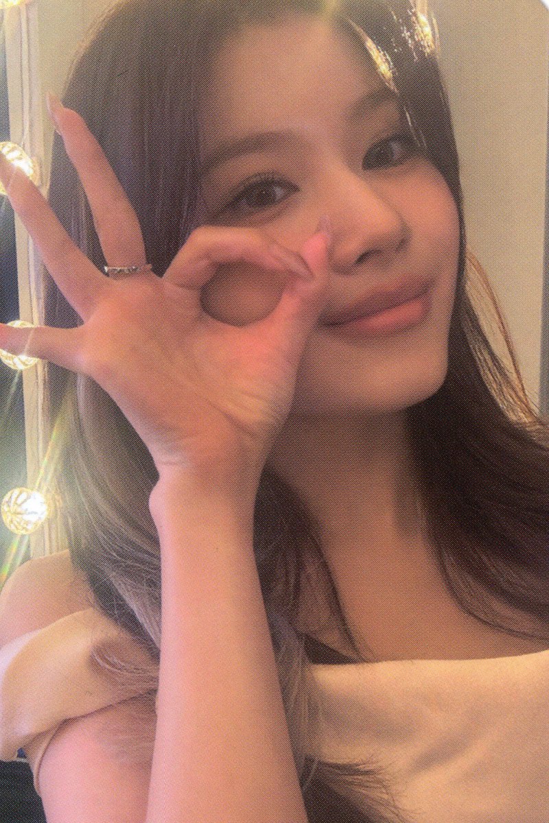 SANABESTGlRL's tweet photo. literally a princess https://t.co/elejl3Jr4o