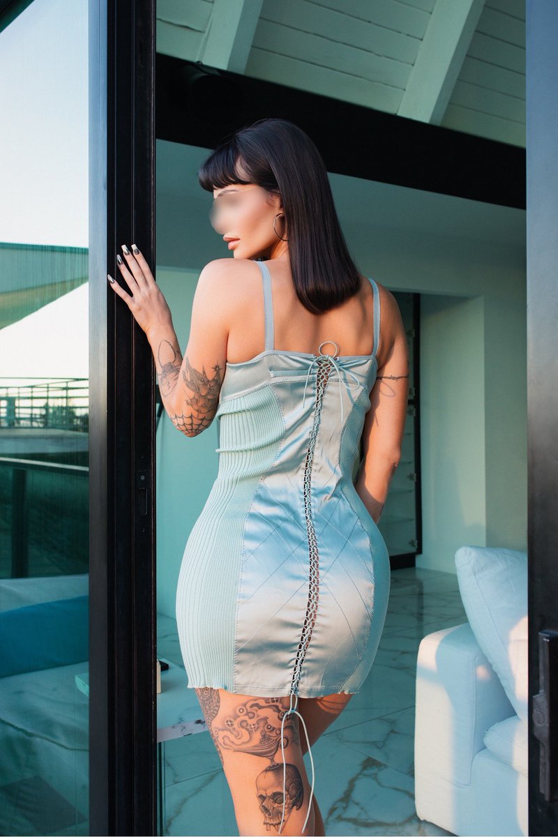 Vivianne Cross • new account tweet media