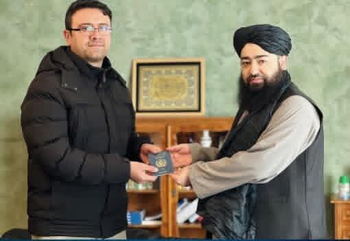 AZhwanda's tweet photo. ښه خبر
د المان په بُن ښار کې د افغانستان جنرال قونسلګرۍ پر خپله اېکس‌پاڼه لیکلي چې افغانانو ته یې د پاسپورټونو د وېش لړۍ پیل کړې ده... https://t.co/dIC0K0Ih9k
