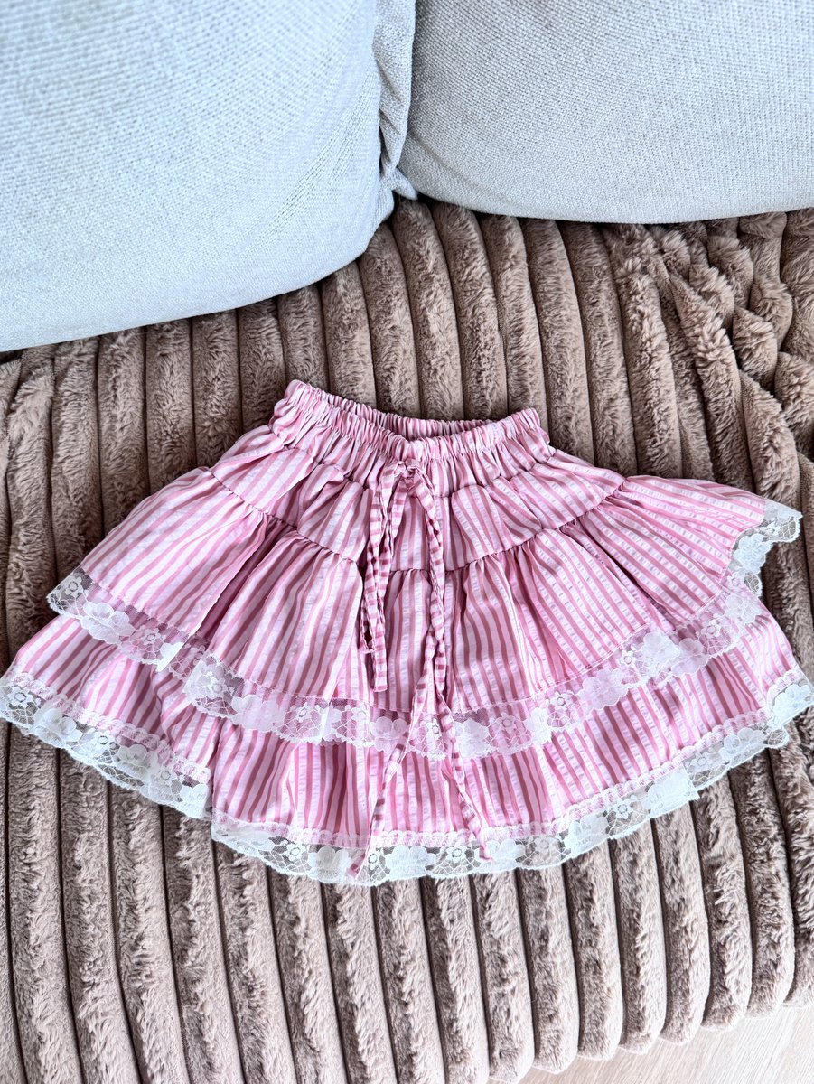 boobystuff's tweet photo. ชุดเซ็ตเสื้อสม็อคหลัง กระโปรงเอวสม็อคมีซับในกางเกง ใส่ 1 ครั้ง
💌 120 บาททั้งเซ็ต https://t.co/PNWZnLENJ1