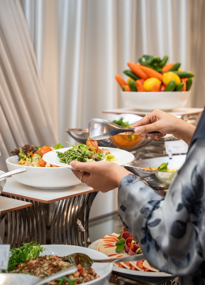 Ezdanhotels's tweet photo. ✨ نكهات ترضي كل الأذواق!
من المقبلات إلى الأطباق الرئيسية… كل التفاصيل معدّة لتمنحك تجربة طعام مميزة.
📞 للحجز: 44969111 https://t.co/wGgicoOUJV