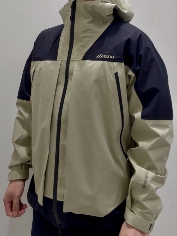 ＼スタッフのおすすめ！／
GORE-TEXフィールドシェルジャケット！
防水・防風・透湿。
3レイヤー仕様で天候を気にせず着られます。

jpn.mizuno.com/ec/disp/snap-d…

#スタッフスナップ
#ミズノショップダイバーシティ東京プラザ