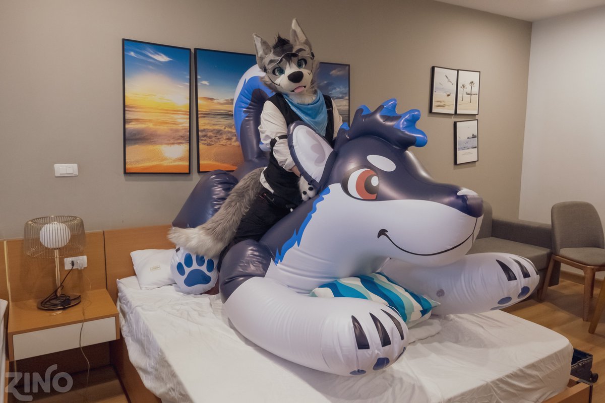 Dragonov96's tweet photo. Hello everyone.
We have a small Dragonov and Treble toy run coming up this month
Here are some photos of our prototypes. Pre-order form for this will be published later this month. ^^ (1/2)

#Inflatable #Furry https://t.co/YiEjIud7HK