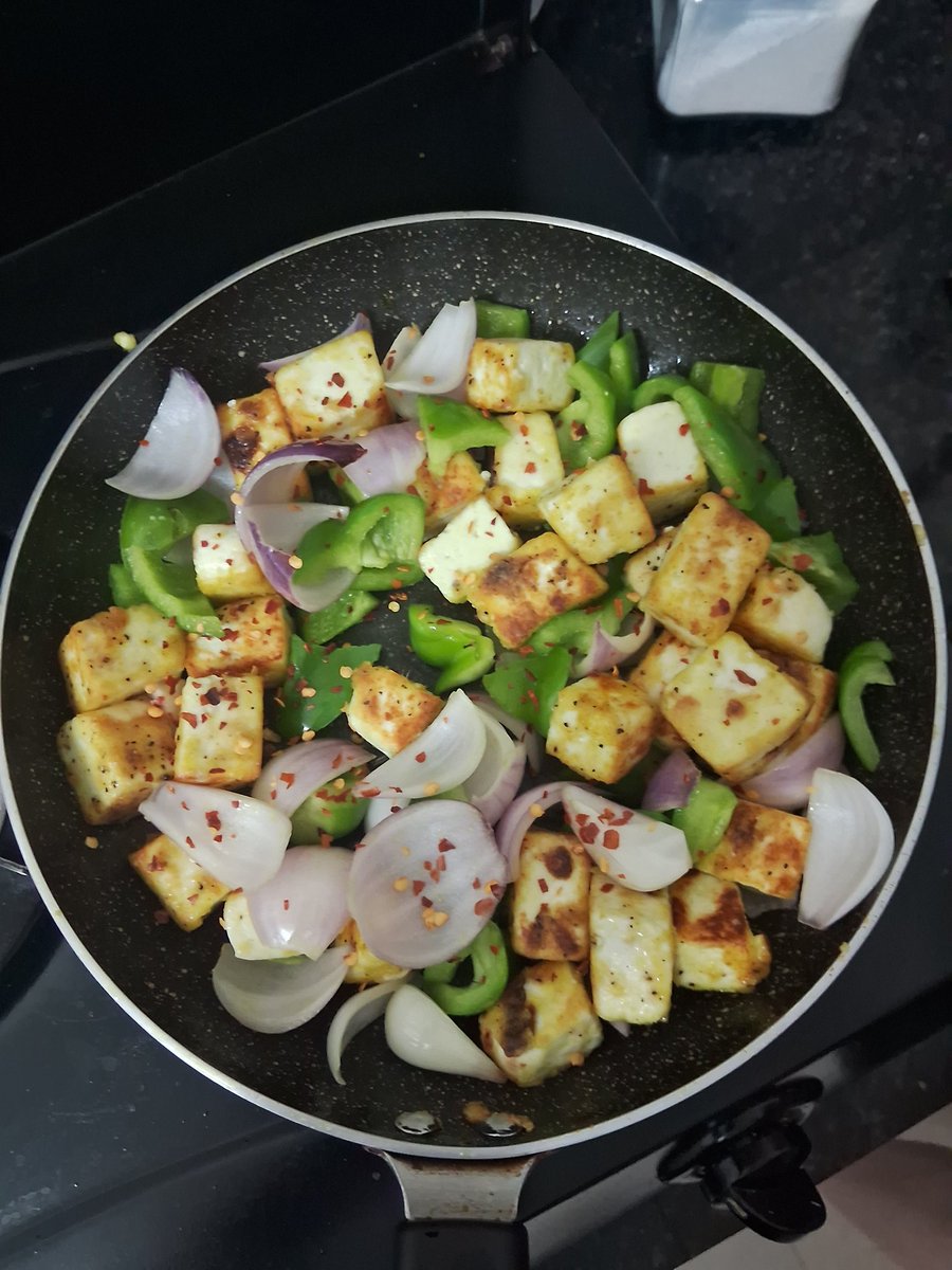AnnuInfo's tweet image. #Day67
After an intermittent fasting of 14 Hours
At 10:15 AM
Paneer Rolled with Corn Flour Sauté with Olive Oil
Fibres &amp;amp; Guava

At around 12:30 PM
I Will Have
Greek Yogurt+ Dry Fruits &amp;amp; Seeds+ Banana

Lunch will be Very Light!!!