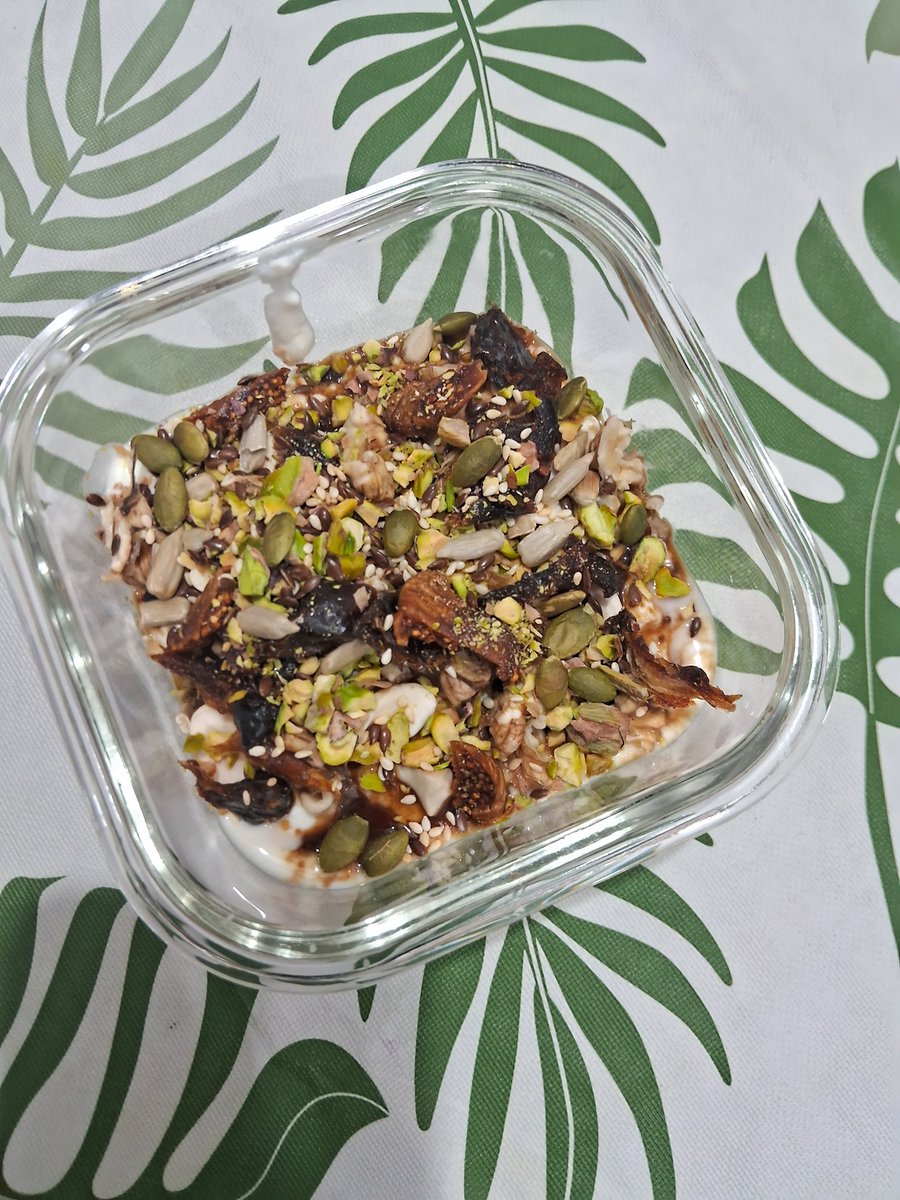 AnnuInfo's tweet image. #Day67
After an intermittent fasting of 14 Hours
At 10:15 AM
Paneer Rolled with Corn Flour Sauté with Olive Oil
Fibres &amp;amp; Guava

At around 12:30 PM
I Will Have
Greek Yogurt+ Dry Fruits &amp;amp; Seeds+ Banana

Lunch will be Very Light!!!