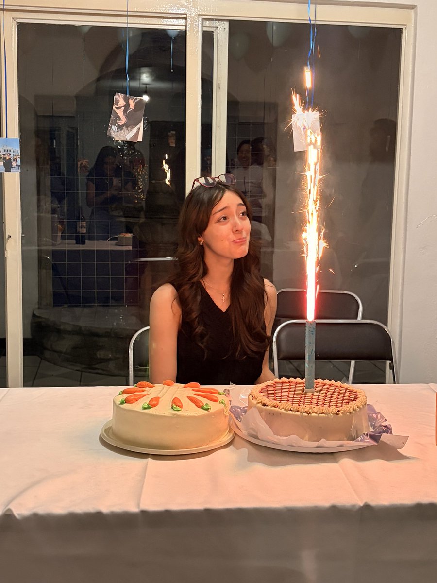 Feliz vida a nuestro pequeño ciruelo. 💘👭🏻

Está vida nos permitió ser amigas y también familia. Te amo bella niña✨✨✨
