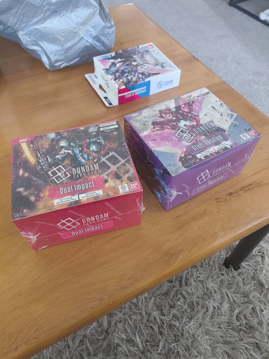 Mate of mine bought me 2 boxes of Gundam TCG because he's a fucking legend and I couldn't find them anywhere.