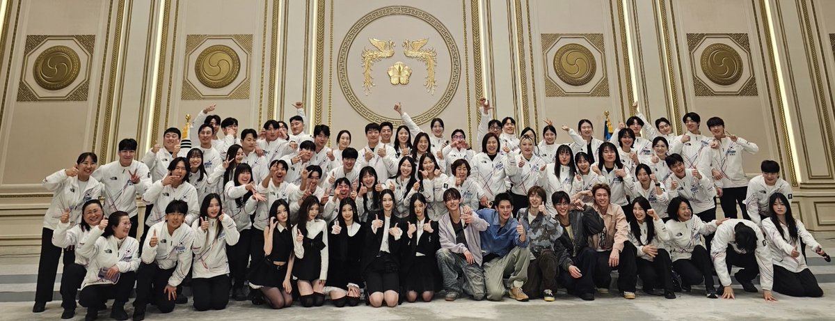foruploadoly's tweet photo. 지아해인이현겸이 다 보이는데 준환이만 안보여서 눈비비고 다시 보는 중

설마 이 빽빽한 정수리야? https://t.co/3tkPxNEwTe
