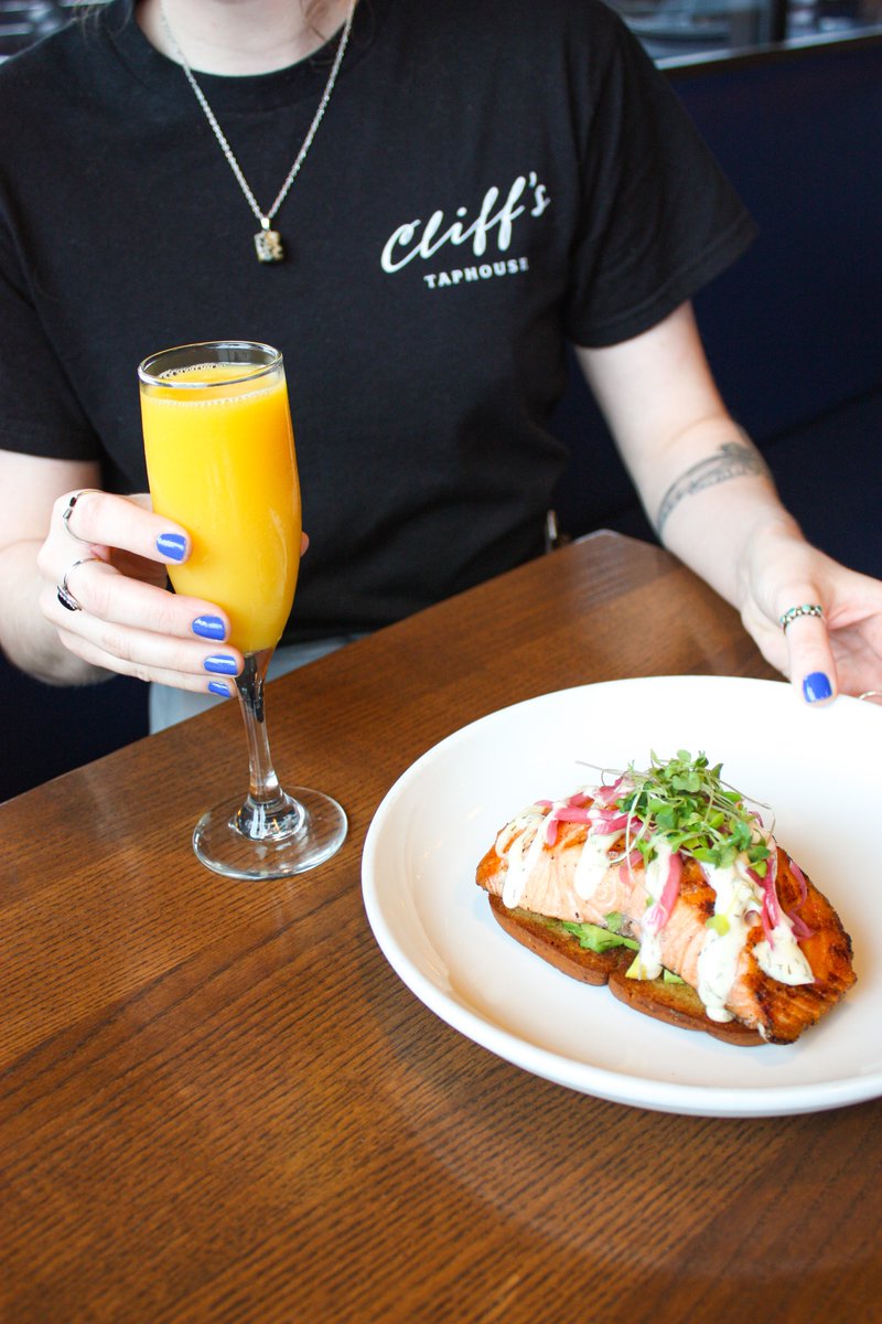 Alert the group chat, it’s 60 degrees Sunday &amp; perfect for 💫Brunch! 💫

Get brunch boozy with us from 10am-2pm this weekend! #kcbrunch #kansascitybrunch