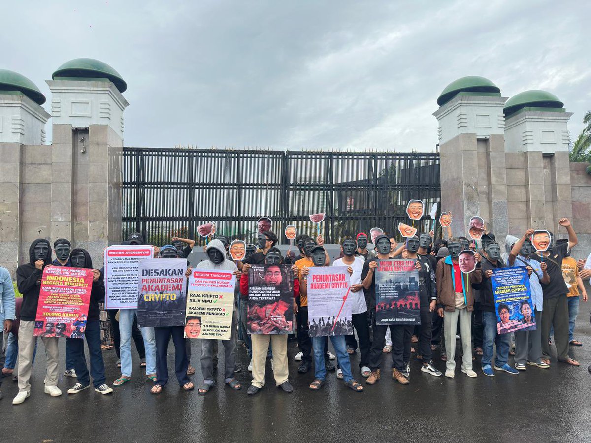 skyholic888 tweet media