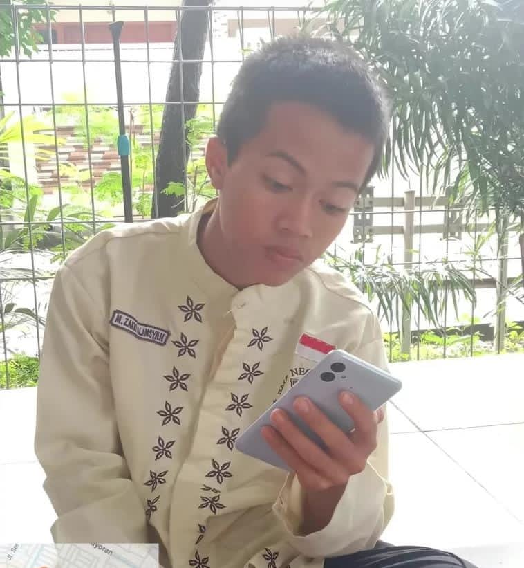 Informasi anak hilang. Siswa SMPN 152 (atas nama Zaki kelas 9e) belum pulang kerumahnya kurang lebih sudah seminggu ini. Mohon bantuannya untuk menshare info ini supaya cepat ketemu. Hub : Komite
Fonny 0818117753 <a href="/RadioElshinta/">Radio Elshinta</a> <a href="/RadioElshinta/">Radio Elshinta</a> <a href="/detikcom/">detikcom</a> <a href="/kompascom/">Kompas.com</a> <a href="/suaramerdeka/">SuaraMerdeka.com</a>