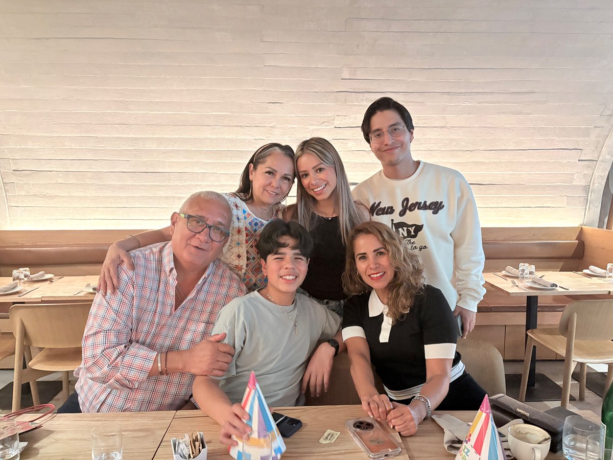 Murillodlv's tweet photo. q bonito cumpleaños rodeada de gente q amo ❤️ https://t.co/avtY5FmsVQ