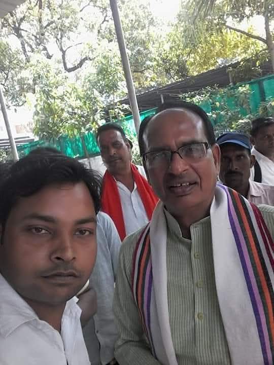 csachin645's tweet photo. @ChouhanShivraj जनप्रिय, कर्मठ एवं सरल व्यक्तित्व के धनी माननीय केंद्रीय कृषि व किसान कल्याण मंत्री एवं पर्व मुख्यमंत्री मध्य प्रदेश लोकप्रिय मामा श्री शिवराज सिंह चौहान जी को जन्मदिन की हार्दिक बधाई एवं अनंत श���भकामनाएँ

सचिन चौहान अगौता
जिला प्रतिनिधि भाजपा बुलंदशहर
8859659055 https://t.co/DQHGoUMtQJ