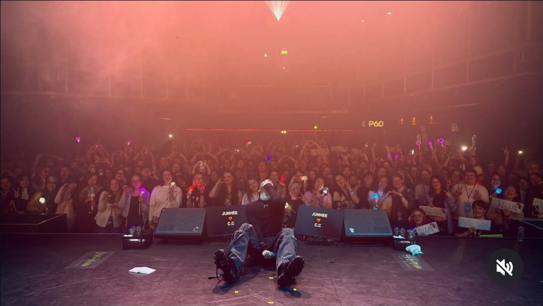 JunheesClover_'s tweet photo. Right next to Junhee, right where I belong 🙂‍↕️🙂‍↕️🙂‍↕️ concert was sooo much fun I love him sm its not even funny :( literally cried watching him take group pics with other C.Cs cuz its so clear how much he loves us hes the most precious human being ever 🥹 https://t.co/RFyWPxkLd1