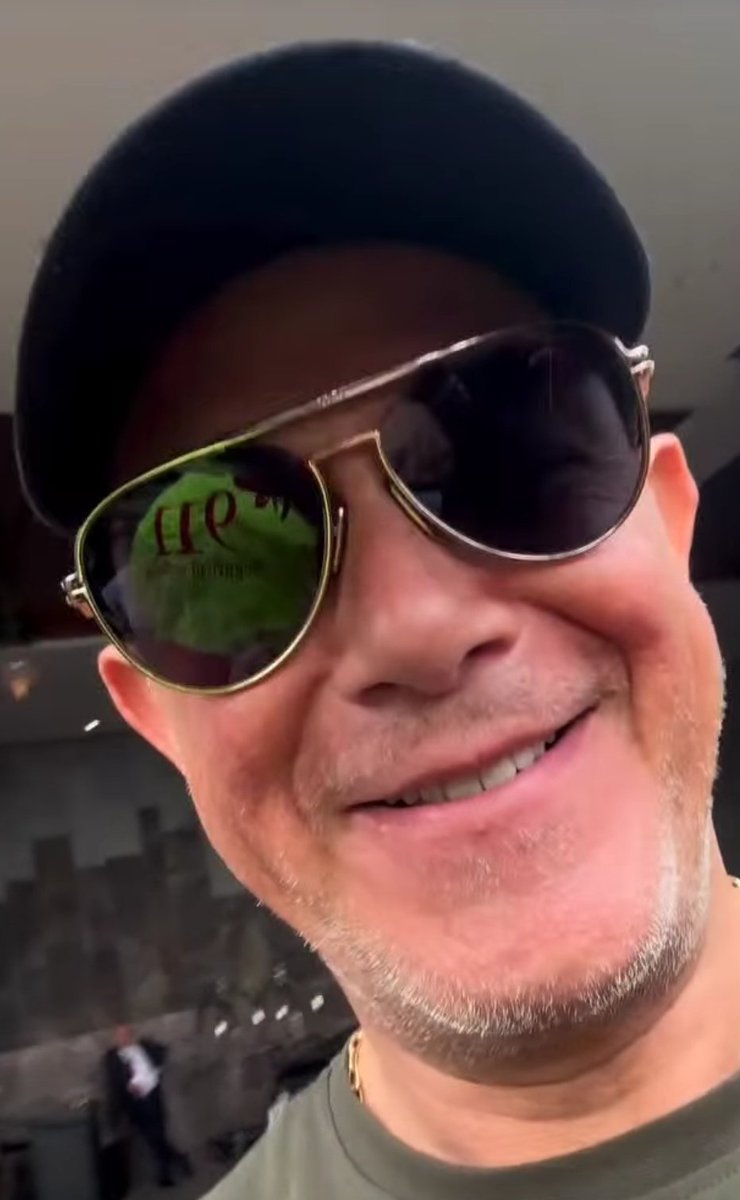 OliveraSelena's tweet photo. Gracias por regalarnos esa sonrisa tan fresca 
y delicada. Perú te ama y quiere dibujarte más sonrisas ♥️

@AlejandroSanz
#AlejandroSanz
#GiraYAhoraQué
#Lima https://t.co/E8PBCYaf8X