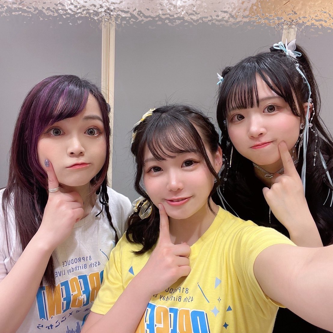 yui_Rayu's tweet photo. 45周年ライブのおもひで。📷♥︎︎∗︎*ﾟ
安心のかたまりーず。

#はるもに な一ノ瀬ゆうり🌻
ライブで会場アナウンスを担当した
夏目万吏奈🎤(開演前)
大森こころ🎤(開演後)

🫶🏻🫶🏻🫶🏻 https://t.co/a1Oi0sPECZ