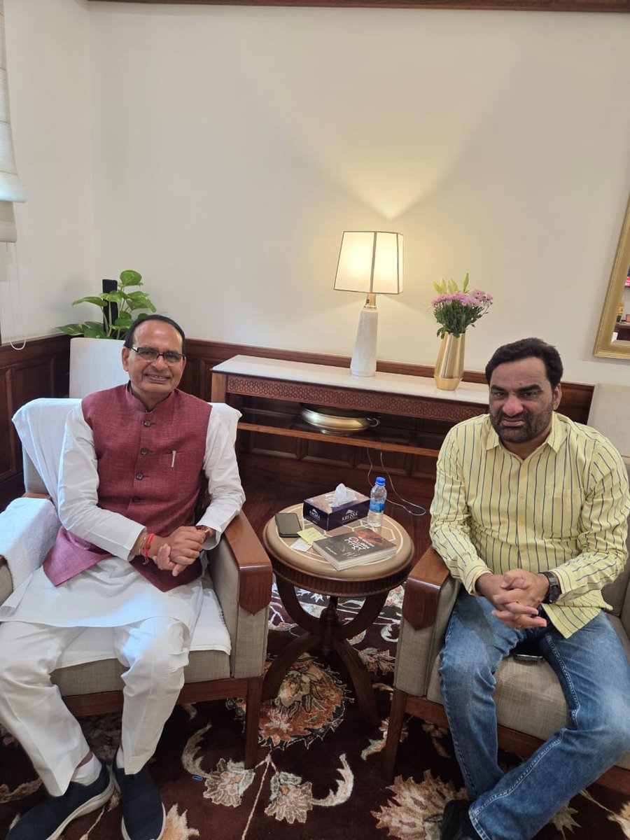 hanumanbeniwal's tweet image. केंद्रीय कृषि एवं किसान कल्याण तथा ग्रामीण विकास मंत्री श्री शिवराज सिंह जी चौहान को जन्मदिवस की हार्दिक शुभकामनाएं |
ईश्वर से आपके उत्तम स्वास्थ्य व दीर्घायु जीवन की कामना करता हूं |
@ChouhanShivraj @OfficeofSSC
#FilePhoto