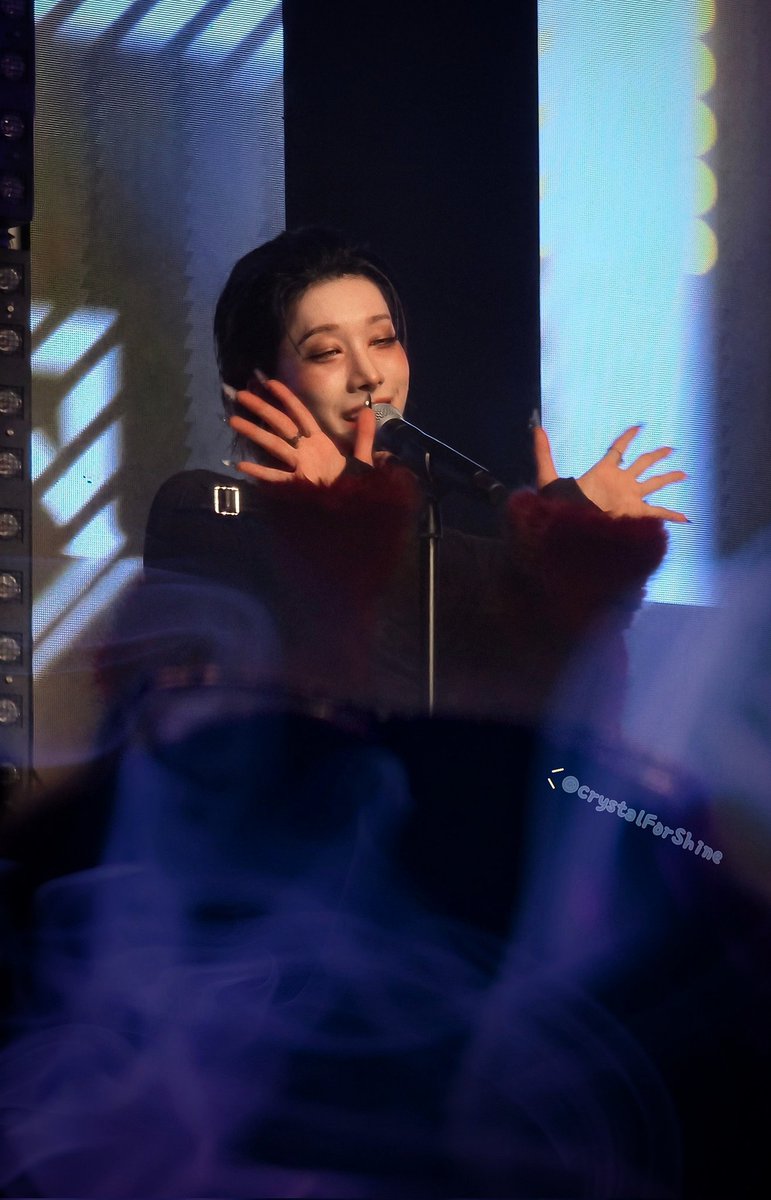 Peek-a-boo 🩷🫣
#xlov #Rui #루이