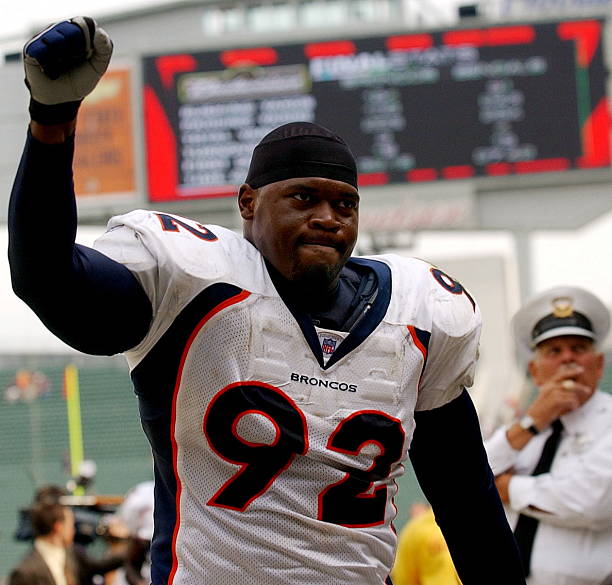 AZSportsHistory's tweet photo. 3/6/04 - The Arizona Cardinals hit FA running, signing long-needed pass rushing DT @btrain92 to a 5yr, $25M deal (11.5 sacks in 2003 for the Broncos), QB Shaun King (368-654, 4064yds, 26TDs, 20 INTs in 5yrs w/TB) to a one-year deal to backup Josh McCown, &amp; FB Obafemi Ayanbadejo. https://t.co/VUghen3ZS6