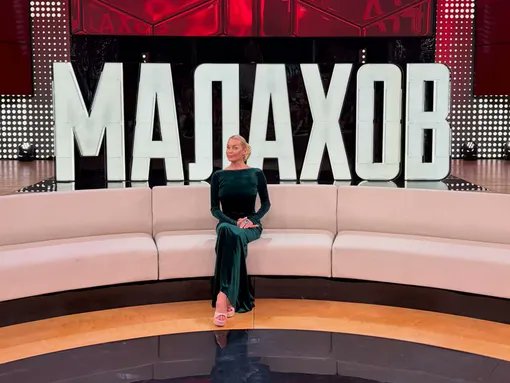BorisAbramich's tweet photo. Сенсационное признание: А. Волочкова утверждает, что Эпштейн приглашал её и Юрия Лозу на свой остров, но Путин решил послать более опытных В. Матвиенко и В. Терешкову. https://t.co/1yKZYlYgfW